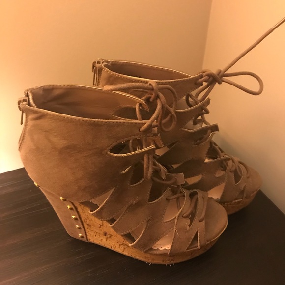 Madison Lace-Up wedges - Picture 2 of 8